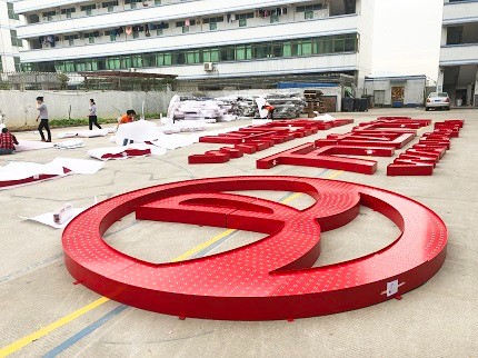深圳發(fā)光字制作工廠制作現(xiàn)場丨萬達發(fā)光字制作現(xiàn)場