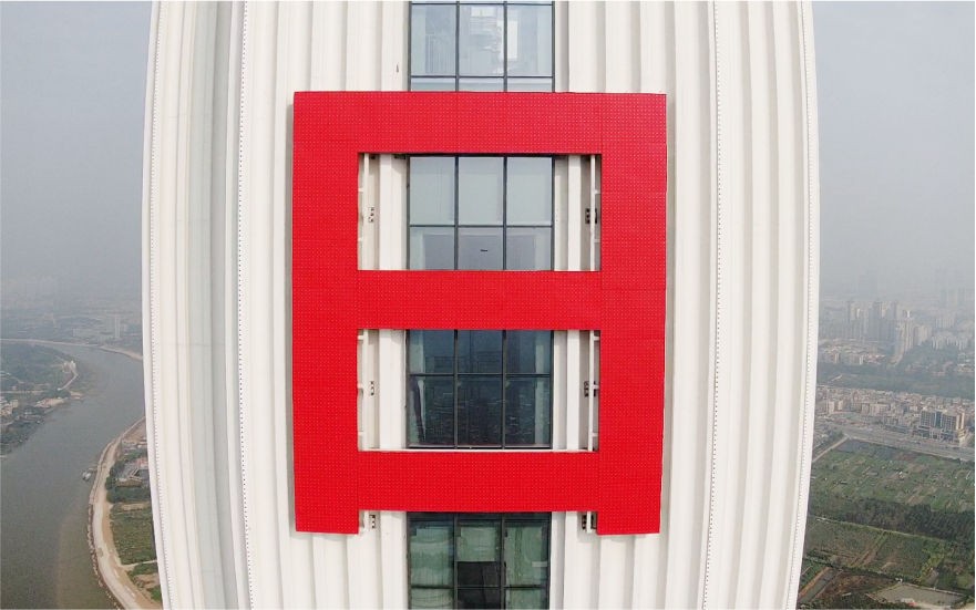 廣州日立電梯塔丨樓體發(fā)光字工程現(xiàn)場圖二