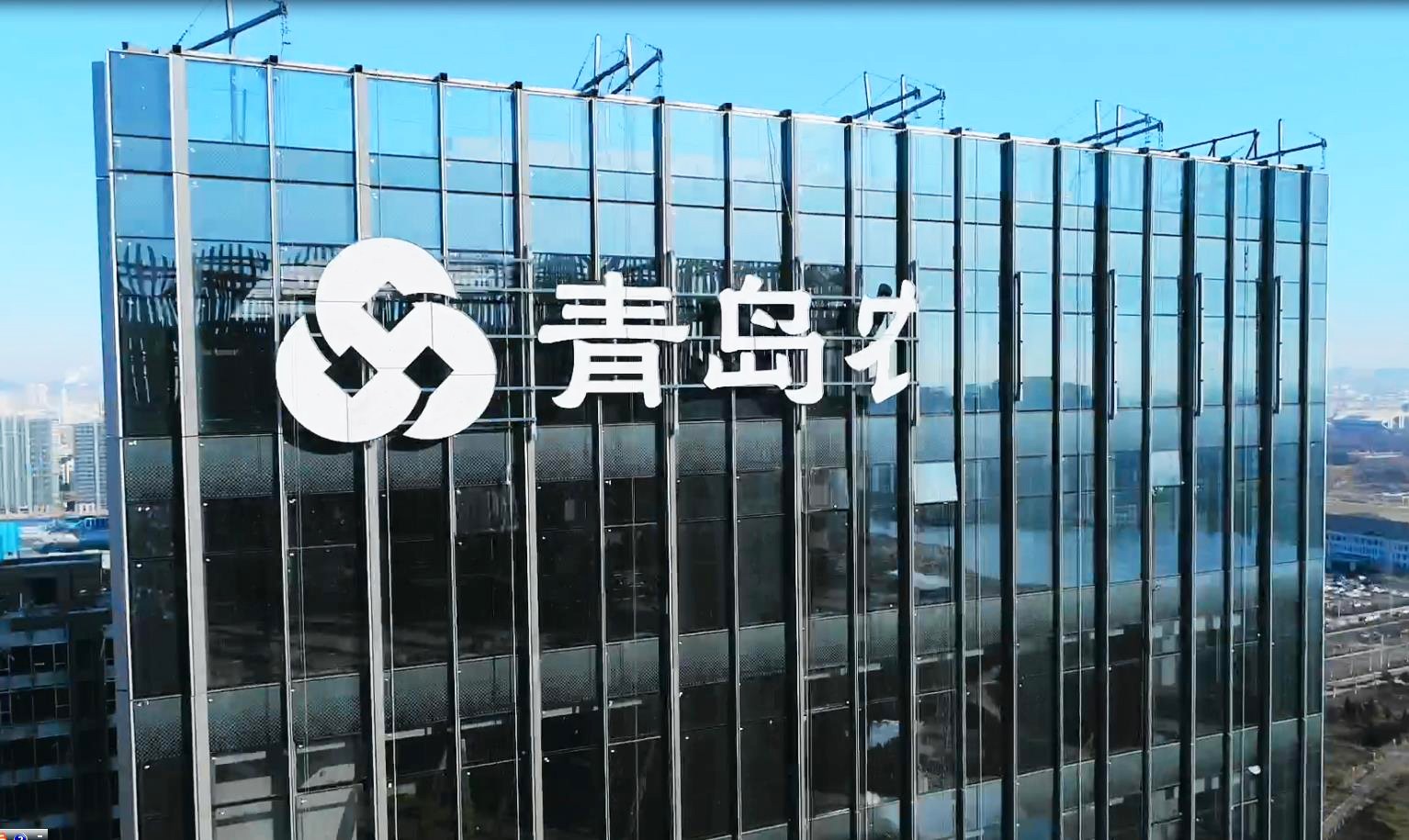 青島農(nóng)商銀行大廈丨幕墻發(fā)光字工程現(xiàn)場(chǎng)圖三