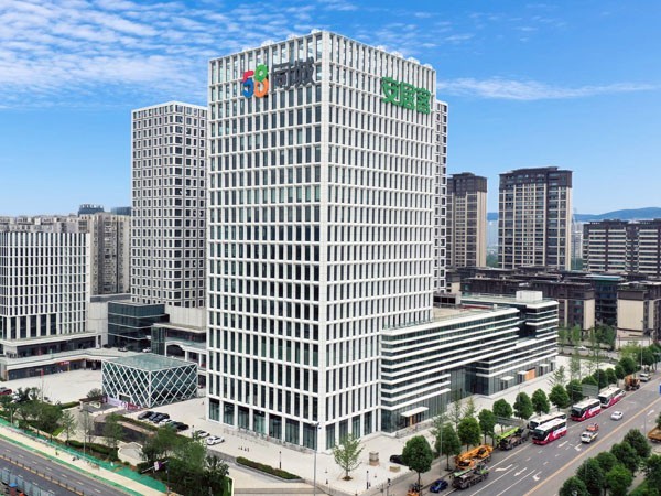 樓頂吸塑發(fā)光字的維修成本高嗎？