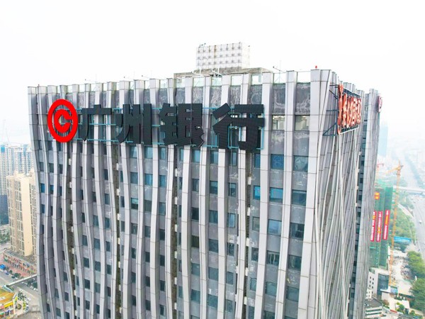 怎樣找到性價比高的樓頂發(fā)光字廠家？