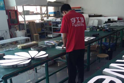 華為品牌連鎖發(fā)光字是由字工場(chǎng)制作