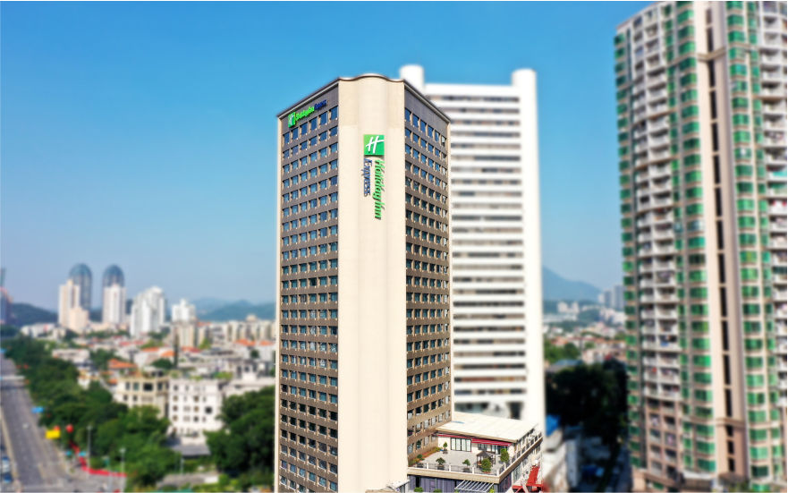 深圳智選假日酒店樓體發(fā)光字工程