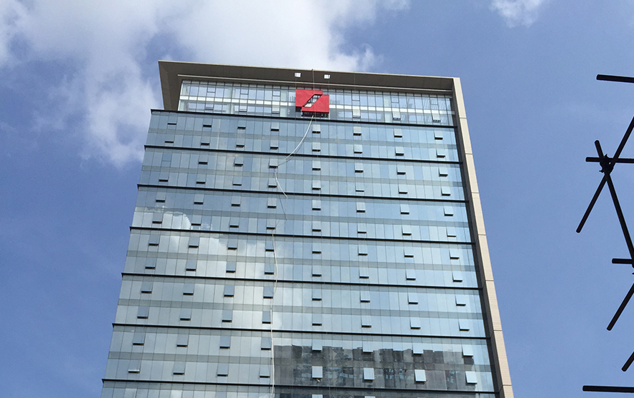 中海信樓體外墻LED點陣發(fā)光字工程